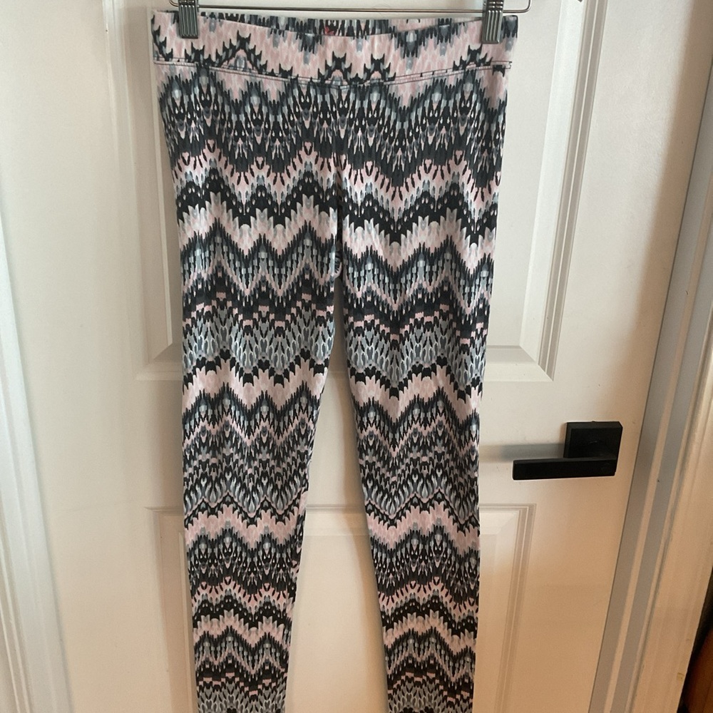 Invite Only - Geometric Pattern Leggings - Pink Gray Black - Ladies Size Medium